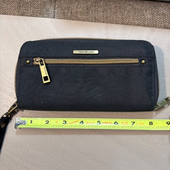 Travelon Wallet - Picture 4 of 4